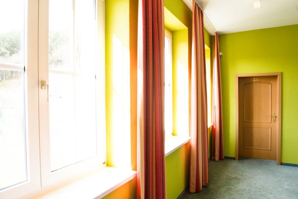 Land- Und Golfhotel Alte Fliegerschule Эйзенах Экстерьер фото