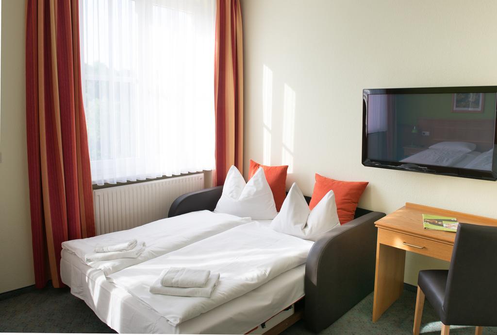 Land- Und Golfhotel Alte Fliegerschule Эйзенах Экстерьер фото